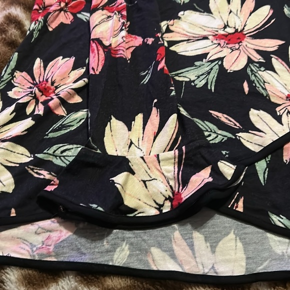 Floral Women's Top - Picture 5 of 7